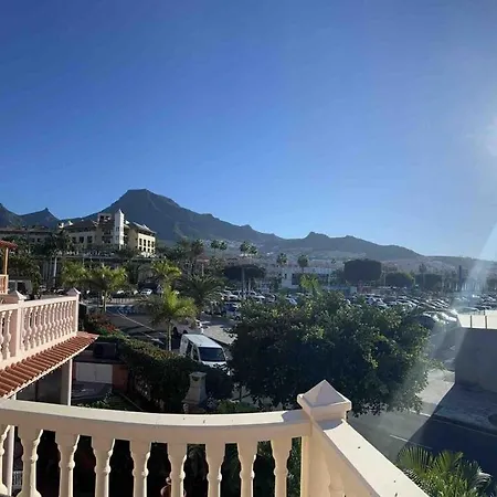 Casa vacanze Spacious 500 M From The Sea! Playa Del Duque *