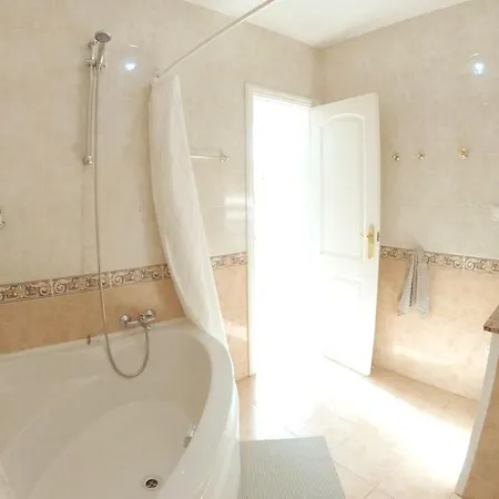 Spacious 500 M From The Sea! Playa Del Duque Casa vacanze