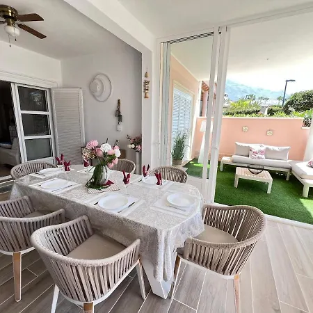 Casa vacanze Spacious 500 M From The Sea! Playa Del Duque *