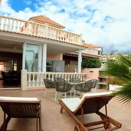 Hébergement de vacances Spacious 500 M From The Sea! Playa Del Duque