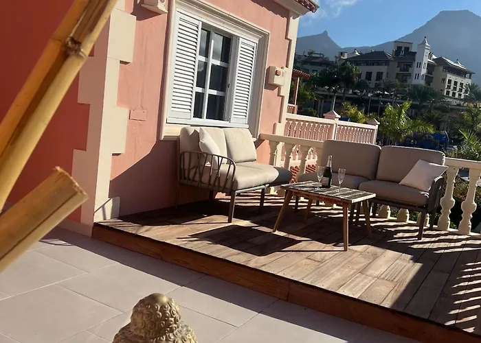 Spacious 500 M From The Sea! Playa Del Duque Holiday home