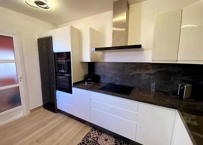 Spacious 500 M From The Sea! Playa Del Duque Holiday home *