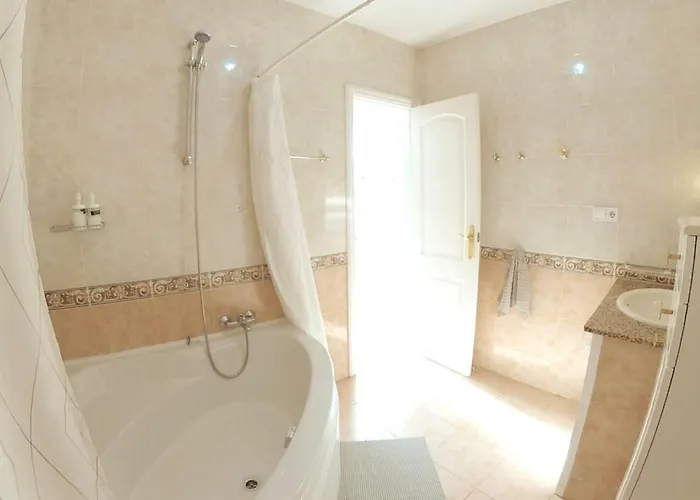 Spacious 500 M From The Sea! Playa Del Duque 펜션