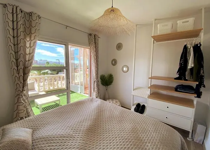 Spacious 500 M From The Sea! Playa Del Duque 펜션 아데제