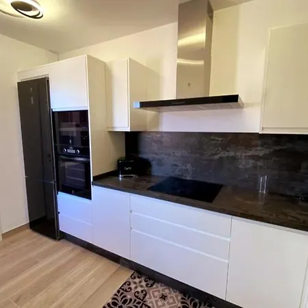 Spacious 500 M From The Sea! Playa Del Duque בית נופש *