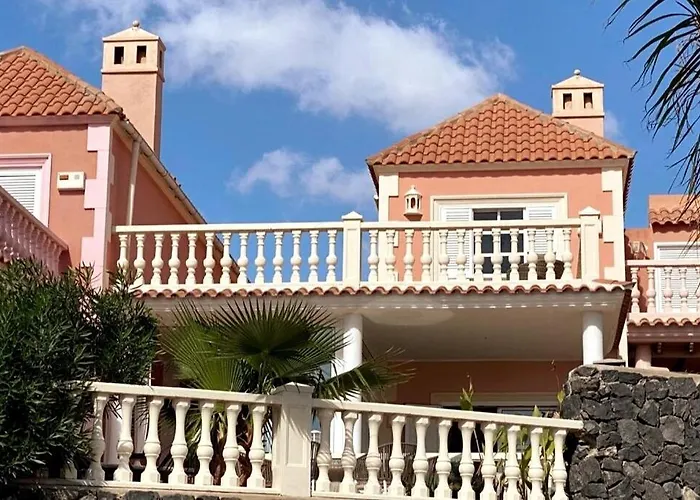 Dom wakacyjny Spacious 500 M From The Sea! Playa Del Duque *