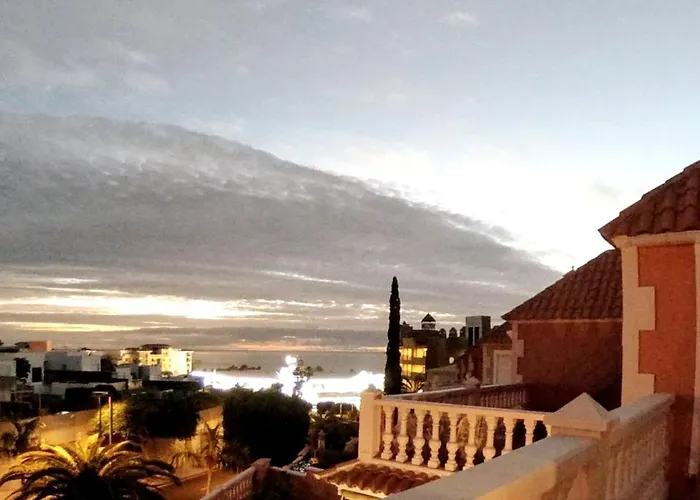 Dom wakacyjny Spacious 500 M From The Sea! Playa Del Duque *