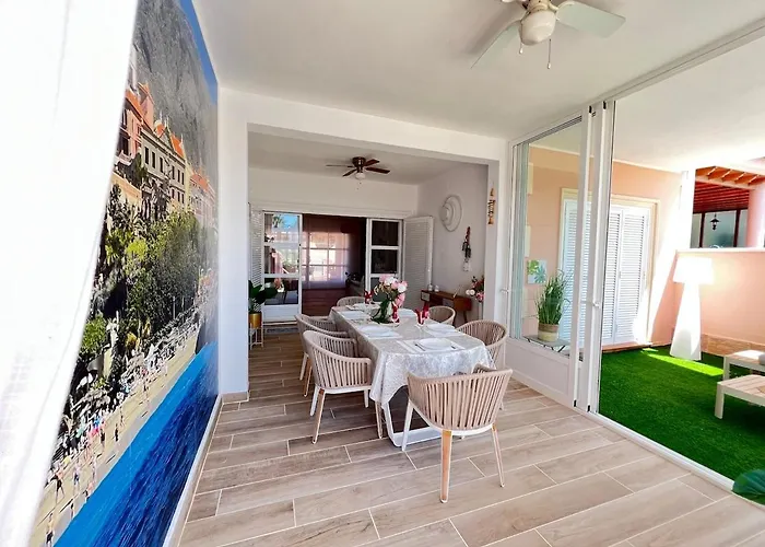 Dom wakacyjny Spacious 500 M From The Sea! Playa Del Duque Costa Adeje (Tenerife)