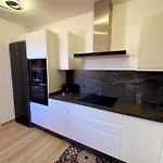 Spacious 500 M From The Sea! Playa Del Duque 度假居 *